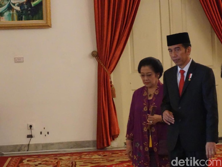 Jokowi Naikkan Pangkat Megawati Jokowi Naikkan Pangkat Megawati