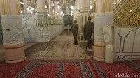 Saat di Masjid Nabawi berdoalah di Raudhah, Taman Surga. Ini adalah area di mana doa-doa akan dikabulkan (Fitraya/detikTravel)  