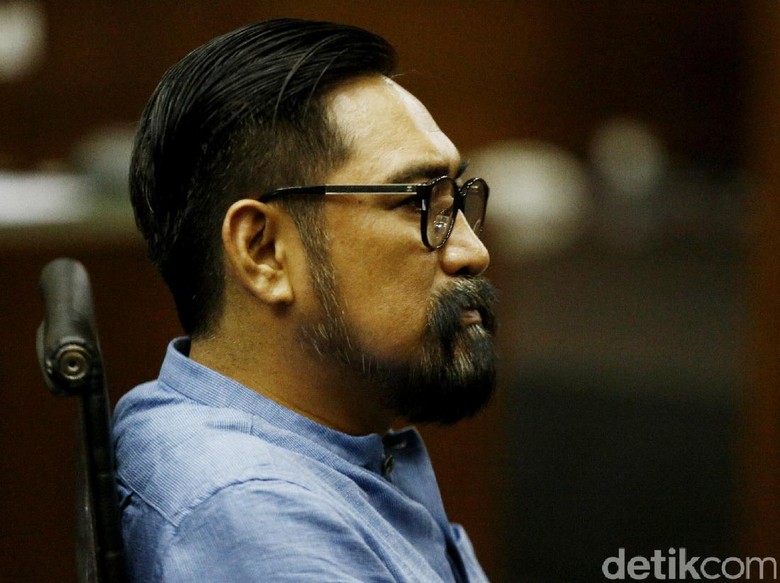 Divonis 3,5 Tahun Penjara, Choel Tegaskan Tak Ajukan Banding Divonis 3,5 Tahun Penjara, Choel Tegaskan Tak Ajukan Banding