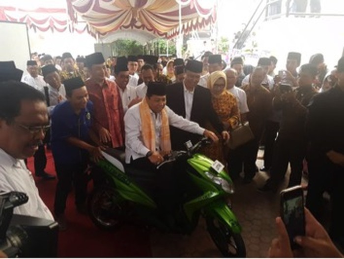 Novanto Resmikan Peluncuran Sepeda Motor Listrik