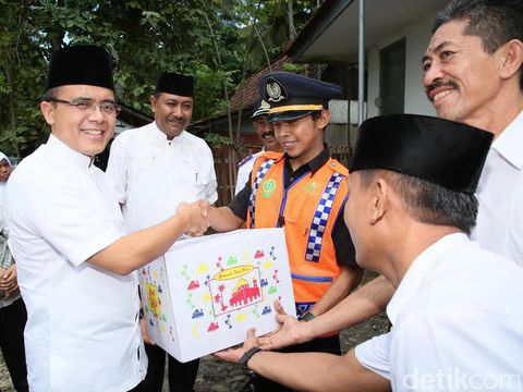 Bupati Anas apresiasi dedikasi petugas kereta api