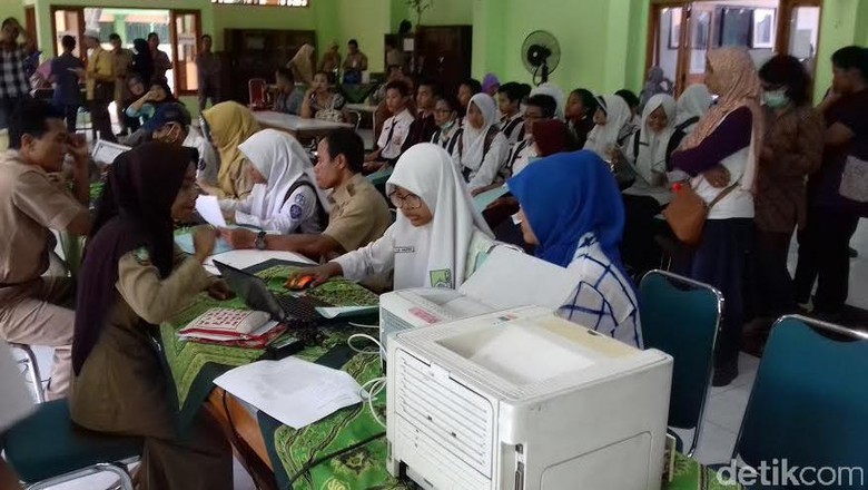 Cegah Siswa Gakin Fiktif, SMA di Solo Lakukan Verifikasi Berlapis Cegah Siswa Gakin Fiktif, SMA di Solo Lakukan Verifikasi Berlapis