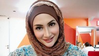 Natalie Sarah tampak cantik tersenyum di depan kamera. Dok. Instagram/natalie_sarahs