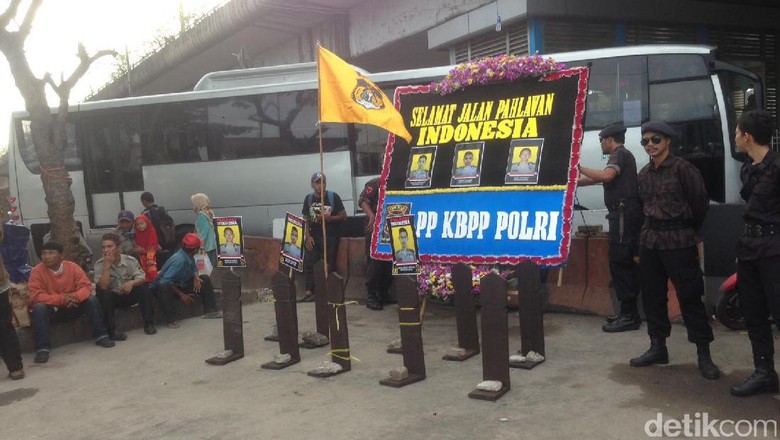 Keluarga Polri Aksi di Kampung Melayu, Minta RUU Terorisme Disahkan Keluarga Polri Aksi di Kampung Melayu, Minta RUU Terorisme Disahkan