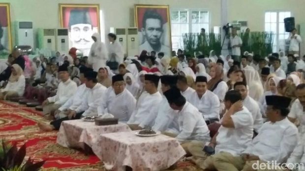 Anies-Sandiaga di buka puasa bersama Gerindra / 