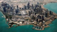 Cuaca panas belakangan dirasakan juga oleh warga Qatar. Untuk mengatasi masalah itu, Pemerintah Qatar memasang AC outdoor di sepanjang jalanan dan area-area publik (Reuters)