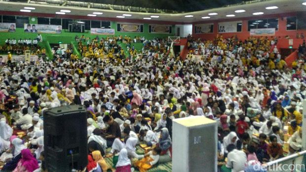 Buka puasa Partai Hanura bersama anak yatim