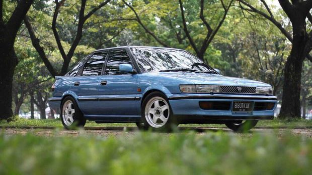 Toyota Corolla Liftback 90 s Obat Stres Willy Keraf