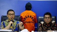 Direktur Tindak Pidana Ekonomi Khusus Bareskrim Polri, Brigjen Polisi Agung Setya saat mengungkap pelaku pembuat uang palsu di di Gedung Bareskrim, Gambir, Jakarta Pusat, Jumat (16/6/2017).