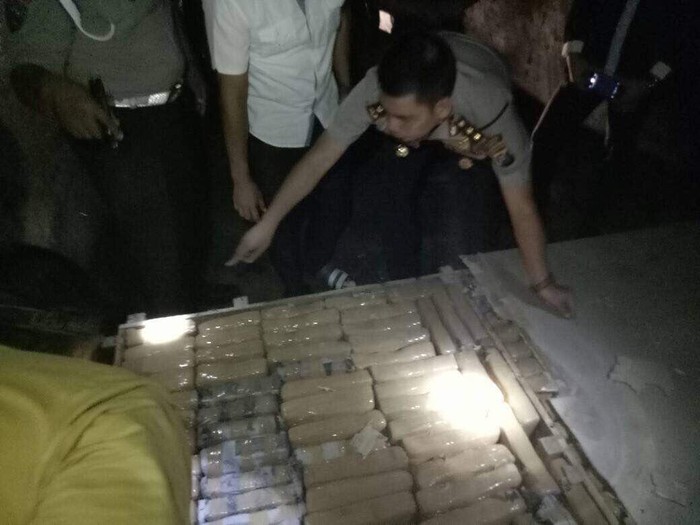 Kejar-kejaran dengan Polisi, Sopir Truk Pengangkut Ganja Ditembak