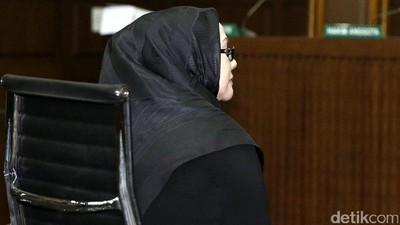 Atut Dituntut 8 Tahun Penjara
