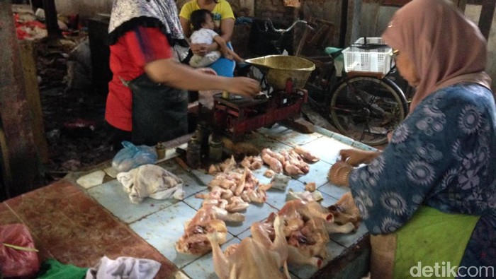 Harga Ayam Potong Naik, Daging Sapi Stabil di Surabaya