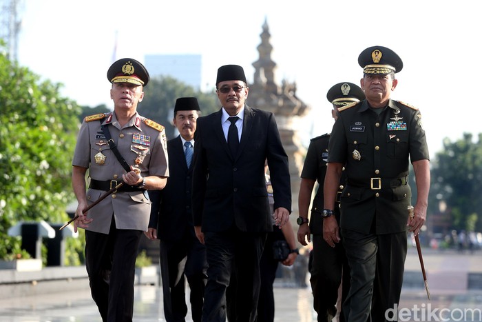 Djarot akan Polisikan Toko yang Terbukti Cairkan Dana KJP