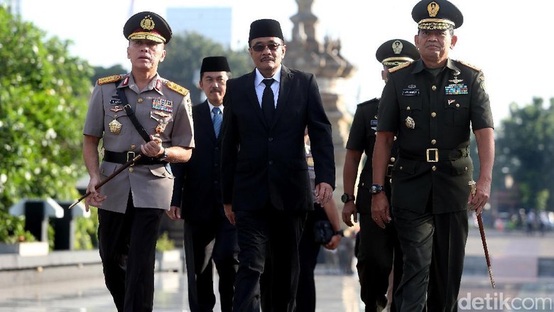 Djarot akan Tambah Personel Satpol PP untuk Tertibkan SOTR Djarot akan Tambah Personel Satpol PP untuk Tertibkan SOTR