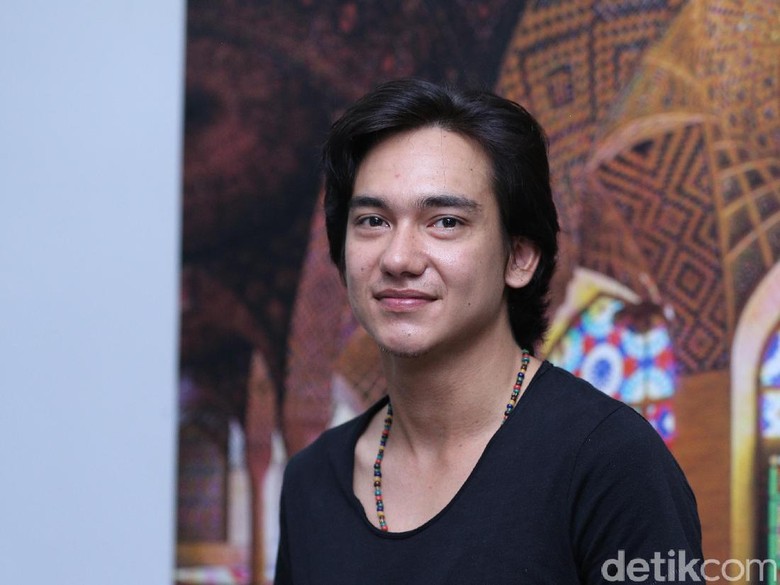 Adipati Dolken Kok Gerah Sih Ditanya Pacar? Adipati Dolken Kok Gerah Sih Ditanya Pacar?