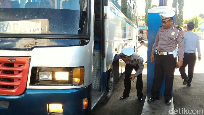Masih Ditemukan Angkutan Mudik Tak Laik Jalan di Situbondo