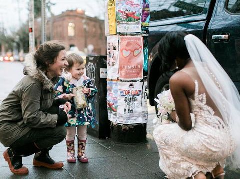 So Sweet! Impian Gadis Kecil Bertemu 'Putri Raja' Akhirnya Terwujud di Trotoa