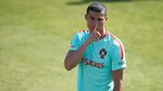 Foto Perdana Bayi Kembar Ronaldo dan Rumor Georgina Hamil