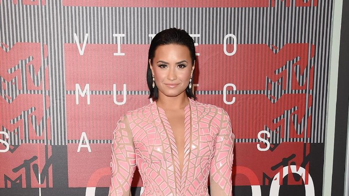 Demi Lovato LOS ANGELES, CA - AUGUST 30: Singer Demi Lovato attends the 2015 MTV Video Music Awards at Microsoft Theater on August 30, 2015 in Los Angeles, California. (Photo by Jason Merritt/Getty Images)