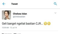 Kocaknya ada yang rinci banget lho mengcapture kicauan lama Chelsea terhadap Bastian dua taun lalu. Gimana menurut kalian? Mereka beneran pacaran atau cuma ada proyek saja? Foto: Twitter ist