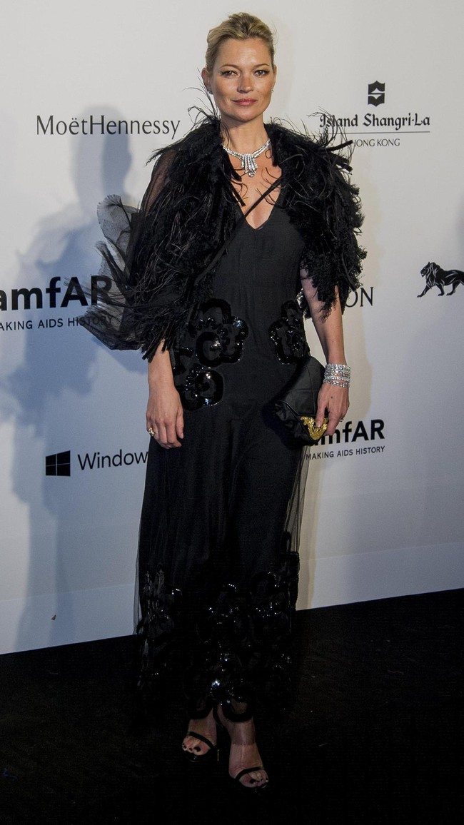 Kate Moss arrives on the red carpet during the 2015 amfAR Hong Kong gala at Shaw Studios on March 14, 2015 in Hong Kong.  (Photo by Moses Ng/Getty Images)