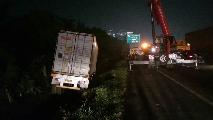 Ada Kecelakaan Truk, Arus Lalu Lintas Tol Karawaci Macet
