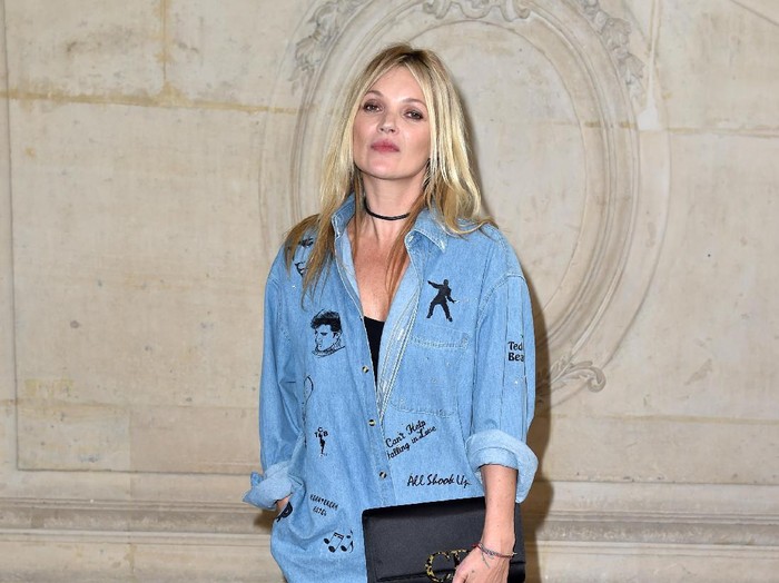 Kate Moss PARIS, FRANCE - SEPTEMBER 30: Kate Moss attends the Christian Dior show of the Paris Fashion Week Womenswear Spring/Summer 2017 on September 30, 2016 in Paris, France. (Photo by Pascal Le Segretain/Getty Images for Dior)
