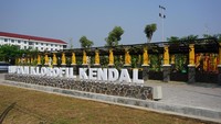 Inilah Hutan Klorofil Kendal, taman dengan berbagai tumbuhan langka.‎ Letaknya ada di tengah kota dan hanya 5 menit dari alun-alun Kendal, yakni di Jalan Stadion Baru (Masaul/detikTravel)