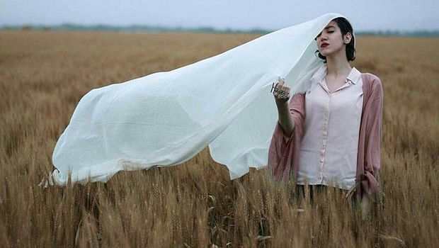 White Wednesday, Kampanye Anti Paksaan Berhijab yang Booming di Iran