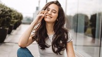 Tampil kasual pun, Pevita Pearce tetap menawan. (Dok. Instagram/pevpearce)