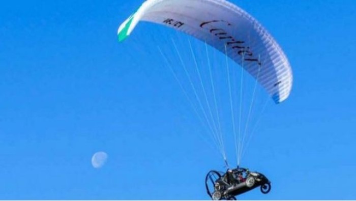 Keren! Pilot Prancis Seberangi Terusan Inggris Pakai Mobil Terbang