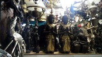 Ada juga patung-patung yang terbuat dari perunggu. Patung-patung ini akan jadi hiasan menarik di rumah traveler (Wahyu/detikTravel) Ada juga patung-patung yang terbuat dari perunggu. Patung-patung ini akan jadi hiasan menarik di rumah traveler (Wahyu/detikTravel)