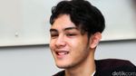 Shawn Adrian Bengong Mikirin Apa Ya?