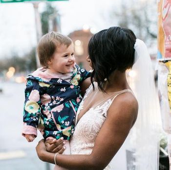 So Sweet! Impian Gadis Kecil Bertemu 'Putri Raja' Akhirnya Terwujud di Trotoa