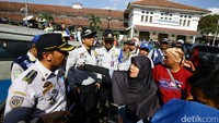 Razia di Manggarai ini merupakan upaya penertiban keempat yang dilakukan petugas. 
