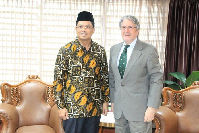 Wakil Ketua MPR Mahyudin menerima Duta Besar Chili untuk Indonesia, Gonzalo Mendoza (Foto: Dok. MPR) Wakil Ketua MPR Mahyudin menerima Duta Besar Chili untuk Indonesia, Gonzalo Mendoza (Foto: Dok. MPR)