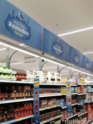 Toko Morrison bertema Ramadan di Inggris