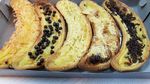 Uniknya Pie Bentuk Pisang dengan Topping Cokelat Leleh hingga Isian Daging!