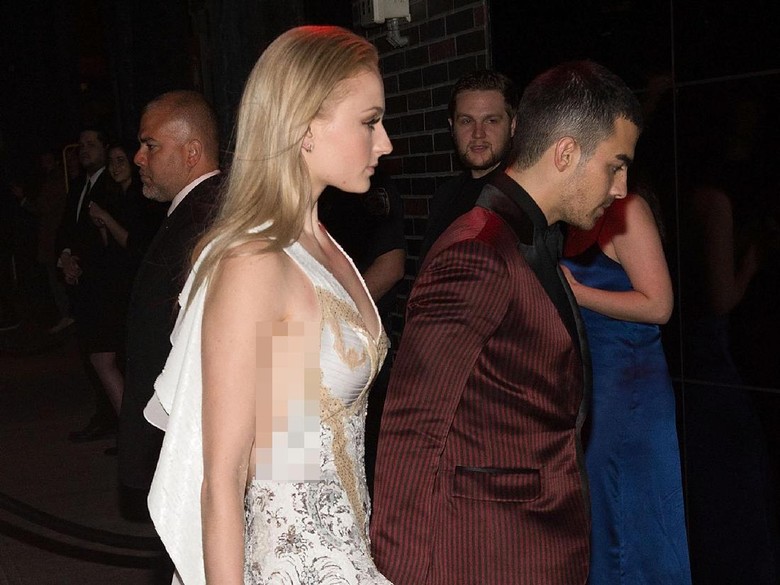 Foto: Asmara Joe Jonas dan Sophie Turner Direstui Keluarga (Daniel Zuchnik/Getty Images) Foto: Asmara Joe Jonas dan Sophie Turner Direstui Keluarga (Daniel Zuchnik/Getty Images)