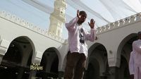 Rajin Sedekah, Tukang Batu Dapat Berkah Umrah