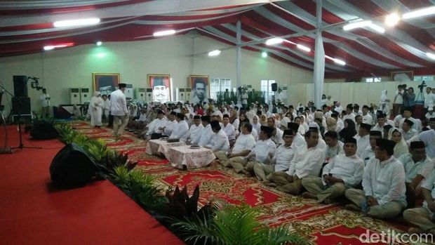 Anies-Sandiaga di buka puasa bersama Gerindra / 