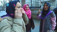 World Hijab Day diperingati setiap tanggal 1 Februari sejak tahun 2013. Hari Hijab Sedunia merupakan inisiatif dari Nazma Khan, seorang muslimah dari New York, Amerika Serikat, yang kerap menerima diskriminasi karena hijabnya. Irfan Padli/TRANS7.