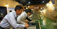 Kalau Mau Makan Ikan di Restoran Ini, Harus Memancing Sendiri