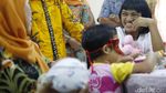 Mensos Temui Keluarga Joni-Isa yang Lahiran di atas Kardus Bekas