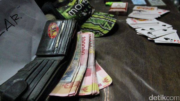 Berjudi Kartu di Bulan Puasa, 4 Pria di Aceh Ditangkap