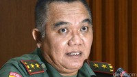 Letjen TNI Dodik Widjanarko yang sebelumnya menjabat Irjen TNI, kini menjadi Staf Khusus Panglima TNI (Foto: Agung Pambudhy/detikcom)