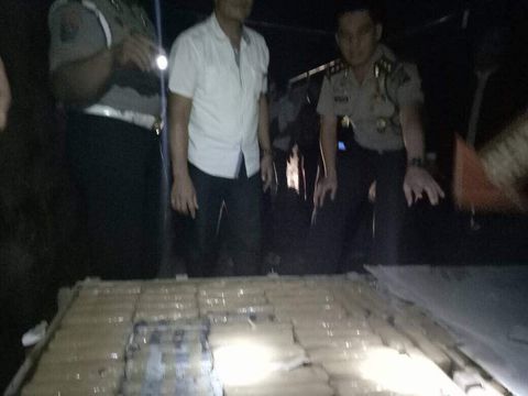 Kejar-kejaran dengan Polisi, Sopir Truk Pengangkut Ganja Ditembak