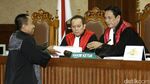 Atut Dituntut 8 Tahun Penjara