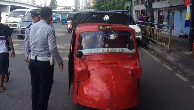 Petugas Sudinhub Jakbar kandangkan 6 unit bemo dalam sepekan