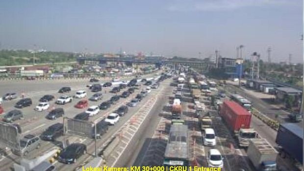 Tol Jakarta arah Cikampek macet. 
